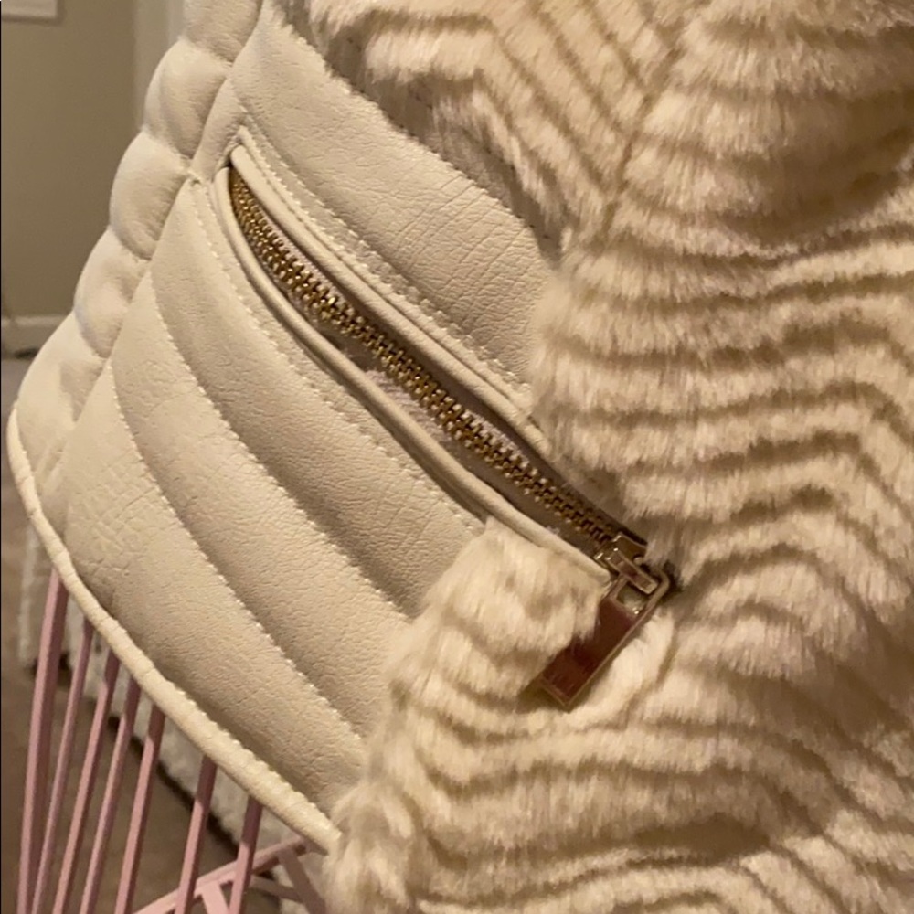 Guess Vest - Picture 3 of 4